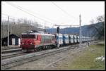 363-008 mit Güterzug in Kresnice am 11.02.2019.