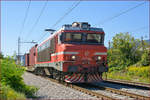 SŽ 363-024 zieht Containerzug durch Maribor-Tabor Richtung Norden. /4.9.2019