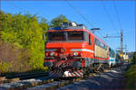 SŽ 363-004 zieht Personenzug durch Maribor-Tabor Richtung Süden. /8.10.2020