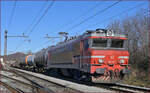 SŽ 363-001 zieht Güterzug durch Maribor-Tabor Richtung Tezno VBH.
