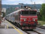 Fur die Hollnders (1600, 1700 und 1800) und Franzsen (7000) eine bekannte Erscheinungsform: die BR 363 in Slowenien. Die 363-018 mit IC 502 Koper-Maribor auf Bahnhof Koper am 5-8-2010.
