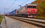 SZ 363-011 zieht Containerzug durch die Maribor-Tabor; Fahrtrichtung Hafen Koper. / 08.11.2011