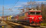 S 363-016 zieht LkW-Zug durch Maribor-Tabor Richtung Sden.