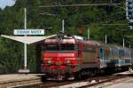 Sz 363035 steht mit einem Schnellzug Richtung Dobova am 29.5.2011 am Bahnsteig im Bahnhof Zidani Most.