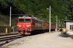 Zidani Most am 14.5.2013  SZ 363018 hat bereits den Bahnhof von Zidani Most durchfahren und erreicht hier mit ihrem Güterzug den in Richtung Lubljana vorgelagerten Überholbahnhof.