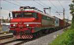 SŽ 363-014 zieht Containerzug durch Maribor-Tabor Richtung Koper Hafen. /3.9.2014