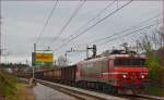 SŽ 363-015 zieht Güterzug durch Maribor-Tabor Richtung Norden.