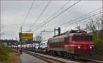 SŽ 363-036 zieht Autozug durch Maribor-Tabor Richtung Norden. /9.12.2014