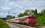 SŽ 363-015 zieht EC158 durch Maribor-Tabor Richtung Wien.
