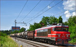 SŽ 363-038 zieht Güterzug durch Maribor-Tabor Richtung Norden.