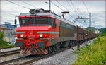 SŽ 363-010 zieht leeren Erzzug durch Maribor-Tabor Richtung Koper Hafen.