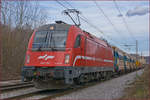 SŽ 541-107 zieht Erzzug durch Maribor-Tabor Richtung Koper Hafen. /21.1.2021