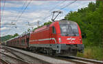 SŽ 541-019 zieht Autozug durch Maribor-Tabor Richtung Koper Hafen. /2.7.2021