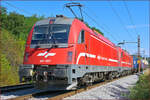 SŽ 541-007+541-019 ziehen Containerzug durch Maribor-Tabor Richtung Koper Hafen.