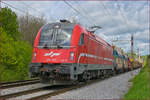 SŽ 541-107 zieht leeren Erzzug durch Maribor-Tabor Richtung Koper Hafen. /27.4.2022