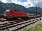 Einfahrt von EC 211, Villach Hbf - Vinkovci in den Bahnhof von Jesenice, am 15.09.2014 gezogen von 541 017.