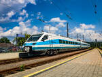 Spielfeld-Strass. Am 17.08.2023 steht hier der Pendolino 310 006 als S2 im Bahnhof Spielfeld.