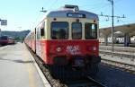 Triebwagen der BR 315-221 ist soeben aus Jesenice in Ljubljana eingetroffen.