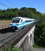 Kurz vor der Staatsgrenze überquerte Anfang Mai der Pendolino 310 003 das Katzengrabenbachviadukt als ICS 31.