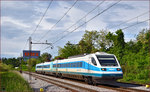 SŽ 310-003 fährt durch Maribor-Tabor Richtung Maribor HBF.