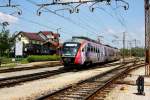 Bahnhof Pragersko am 19.5.2011. Desiro 312123 fährt nach Dobova aus.
Links ist das Lokdenkmal der 123-237 am Bahnhof zu erkennen, was ich an anderer Stelle als Bild eingestellt habe.