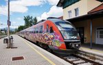 312 137 + 312 126 als LP 2404 (Ljubljana - Jesenice), am 26.5.2016 beim Halt im Bahnhof Lesce-Bled.