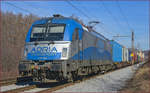 ADRIA 1216 922 'Vanja' zieht Containerzug durch Maribor-Tabor Richtung Koper Hafen.