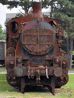 Die 1911 gebaute Dampflokomotive 28-029 wartet auf bessere Zeiten. (Eisenbahnmuseum Ljubljana, August 2019)