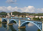 Der Flirt 4 510 029 überquerte am Abend des 26. Septembers 2023 als R 617 auf seiner Fahrt von Maribor nach
Ljubljana die Draubrücke in Maribor. 