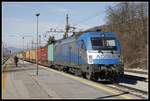 1216 922 mit Güterzug in Borovnica am 14.02.2019.