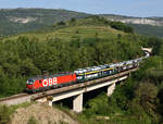 ÖBB 1293 013 brachte am 11. September 2019 nagelneue VW-Golfs für Übersee nach Koper, und wurde von mir in Rižana fotografiert.