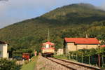 813 037 als R 4208 (Sezana-Jesenice(SL)) bei Lozice 10.9.20