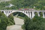 Triebwagen der BR 813/814 auf dem Solkan-Viadukt, 9.8.11.