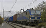 ADRIA 913 822 'Katja' zieht Containerzug durch Maribor-Tabor Richtung Koper Hafen.