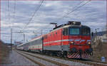 SŽ 342-023 zieht EC158 durch Maribor-Tabor Richtung Wien.