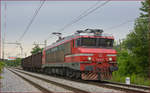 SŽ 363-019 zieht Güterzug durch Maribor-Tabor Richtung Norden.