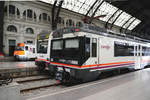  Bahnsteigbild  448 003 (130M) der spanische Eisenbahngesellschaft Renfe im Estació de França „Französischer Bahnhof“ Barcelona, am 8.3.2017