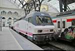 252 067-4  Integria  (Siemens ES64P) der RENFE ist im Bahnhof Barcelona-França (Estació de França) (E) auf Gleis 7 abgestellt.