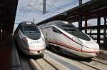 Hier links 114 614-1 als A8119 von Madrid Chamartin nach Valladolid Campo Grande und rechts 114 611-7 als A8158 von Valladolid Campo Grande nach Madrid Chamartin, diese beiden Triebzge standen am 10.3.2012 in Madrid Chamartin.