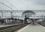 Der hypermoderne Bahnhofsbau von San Fernando, gelegen zwischen Schnellstrae und Einkaufszentrum.