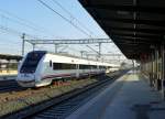 Durchfahrt eines  Media Distancia  - entspricht unserem IC - durch die menschenleere Station  Jerez Aeropuerto .