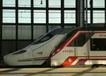 Modernismo en Andalucia! Hinten ein Talgo-Hochgeschwindigkeitszug vom Typ AVE S 130, davor ein  Civia  der Baureihe 462 - 465.