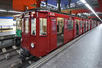 Der Metrozug R-65 wurde 1943 gebaut und ist Teil der Ausstellung im Bahnhof Madrid-Chamartin.