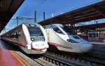 Hier links 449 004-1 als A5570 von Castello de la Plana nach Madrid Chamartin und rechts 30 084-7 als A8132 von Madrid Chamartin nach Toledo, diese beiden Triebzge standen am 10.3.2012 in Madrid