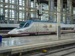 Renfe AVE BR 102 im Bahnhof Madrid Puerta de Atocha, 05.08.2019.