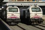 renfe 334.018.9 und 334.019.7 warten in Alicant Terminal auf neue Aufgaben.