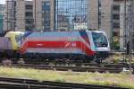 Die spanische, 260 km/h schnelle TALGO-Lok TRAVCA 0130 901 mit der Aufschrift `Virgen del Buen Cambino´ von der Hackerbrcke aus fotographiert