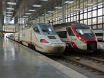 Renfe Alvia nach Madrid neben 211M mit C1 nach Jerez de la Frontera in Cadiz, 15.06.2021.