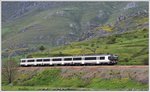 Regionalzug mit BR470 bei Villamanín am Pajarespass. (25.05.2016)