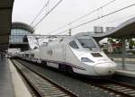 Ein AVE-Talgo mit Ziel Madrid im Bahnhof  San Fernando Bahia Sur , im Westen Andalusiens. 18.9.2012